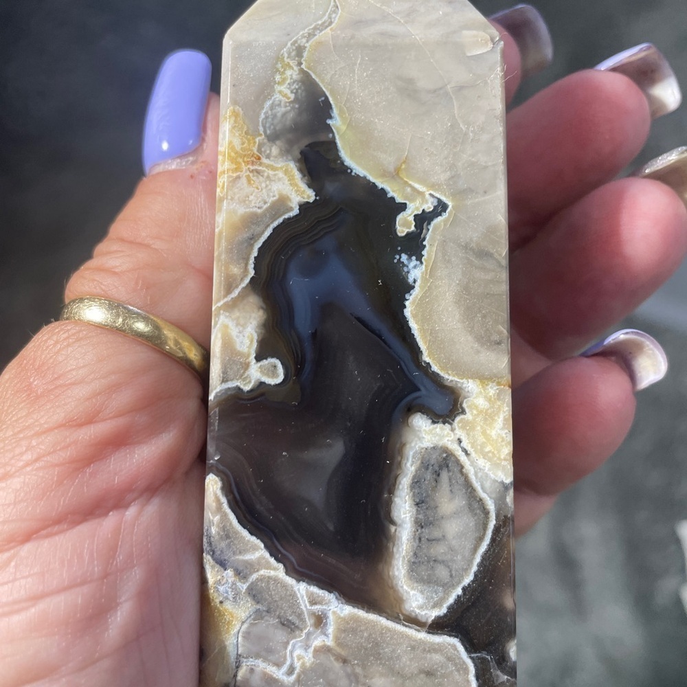 VOLCANO AGATE 4 PIECE SET 6”, 5”,4” tower and 3” heart GREEN UV “rivers” - Picture 12 of 15